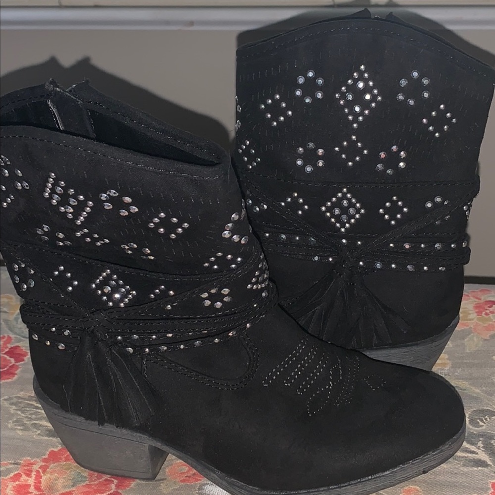 Girls size 1 Justice studded boots